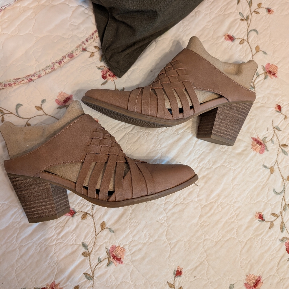 2 pr Women’s Block Heel Sandals- Sz 6.5 - Picture 8 of 11